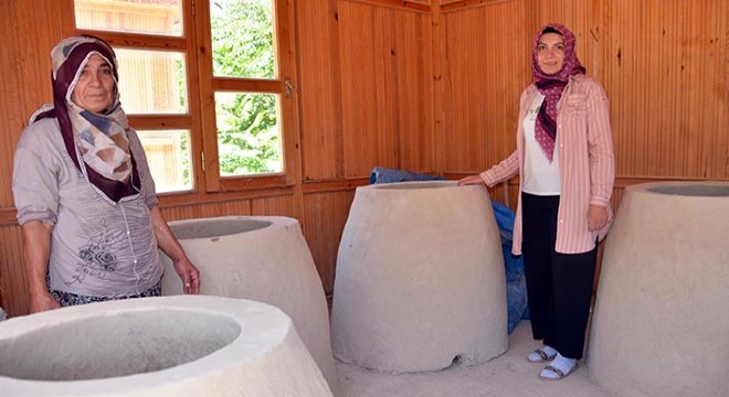 Yaptıkları tandırları Türkiye'nin dört bir yanına satıyor