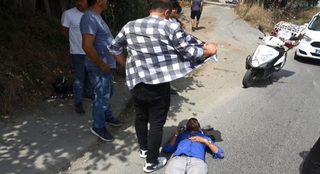 Yaralı motosiklet sürücüsünü güneşten böyle korudu