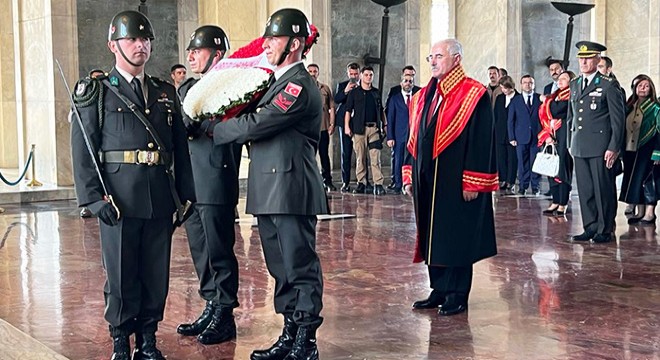 Yargıtay üyelerinden Anıtkabir e ziyaret