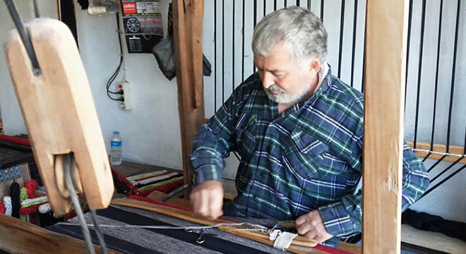 Yarım asırlık kilim dokuma tezgahında son ilmekleri atıyor