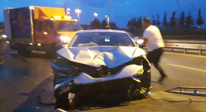 Yarım saat arayla ikinci kazayı yaptı:  2 yaralı