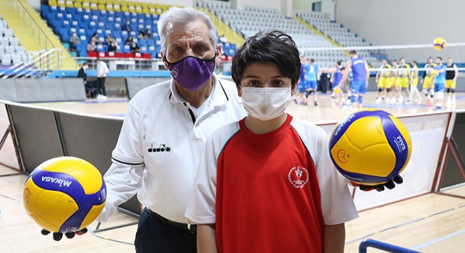 Yarım asırdır spor takımlarında malzemecilik yapıyor