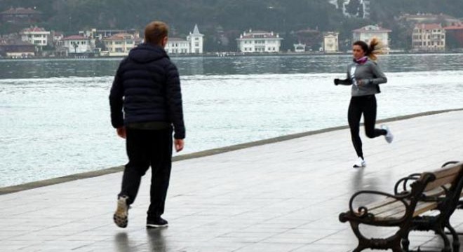 Yasağa uymadılar, yürüyüş yapıp köpek gezdirdiler
