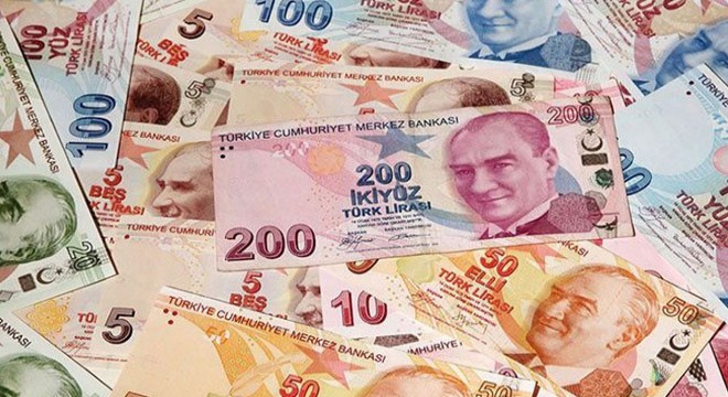 Yaşlı kadını dolandırarak 250 bin dolarını alan şüpheli kamerada