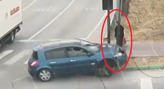 Yaşlı kadının yarım metreyle kurtulduğu kaza, mobesede