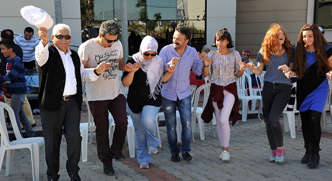 Yaşlı ve çocuklar partide buluştu