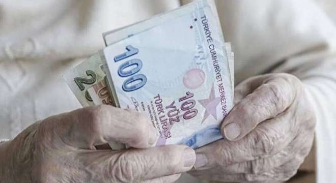Yaşlı ve engelli aylıkları hesaplara yatırılmaya başlandı