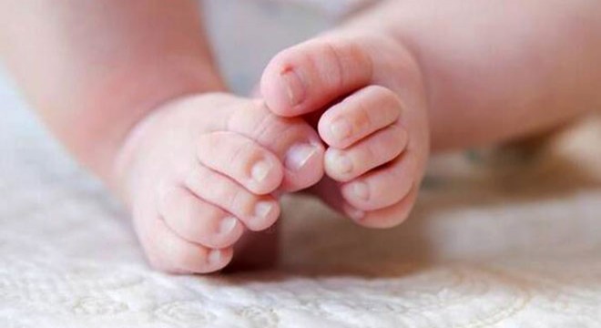 Yataktan düşen 7 aylık Suriyeli bebek öldü