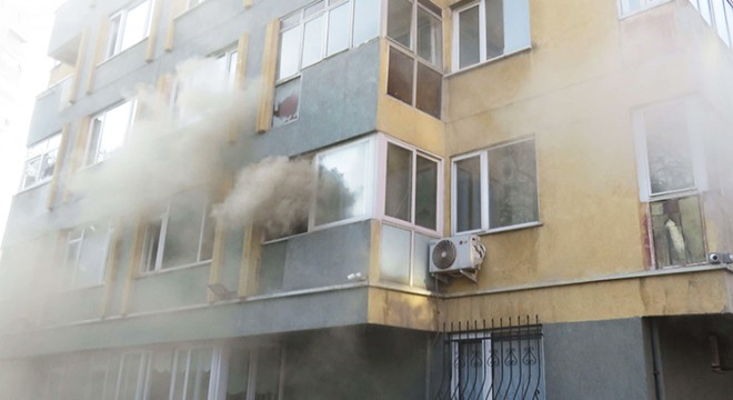 Yatalak hastayı yangından itfaiye ekipleri kurtardı