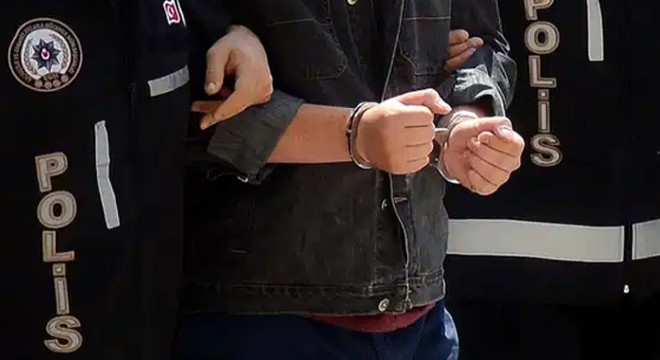 Yavru kediye işkence edip öldürdüler