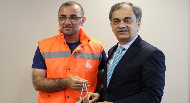 Yavru kediyi kurtaran o işçiye ödül