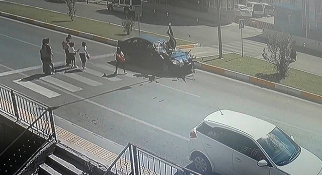 Yaya geçidinde otomobilin çarptığı Ceren'in durumu ağır