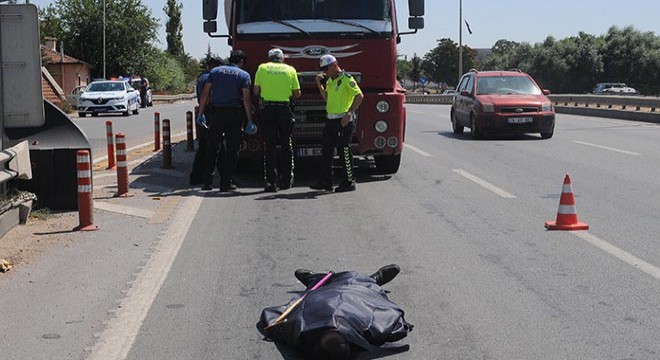 Yaya geçidine 100 metre mesafede kamyon çarptı