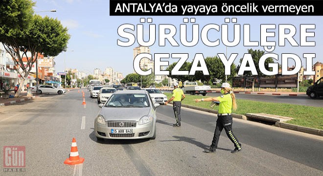 Antalya'da yayaya öncelik vermeyen sürücülere ceza yağdı