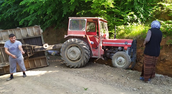 Yayla yolunda traktörün römorku devrildi: 2 yaralı