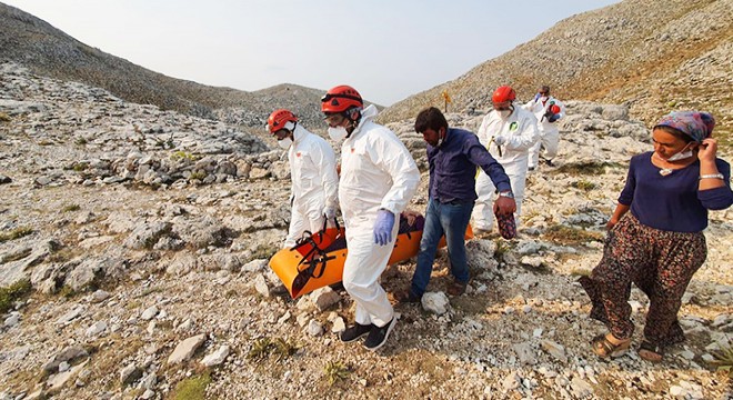 Yaylada mahsur kalan korona şüphelisi çift, ambulans helikopterle alındı