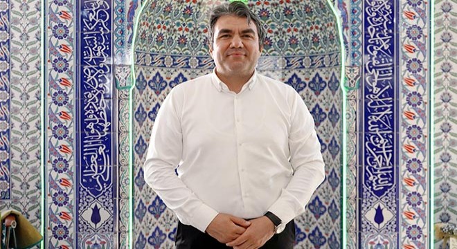 Yazdığı kitapla Antalyalı gençleri camide buluşturdu