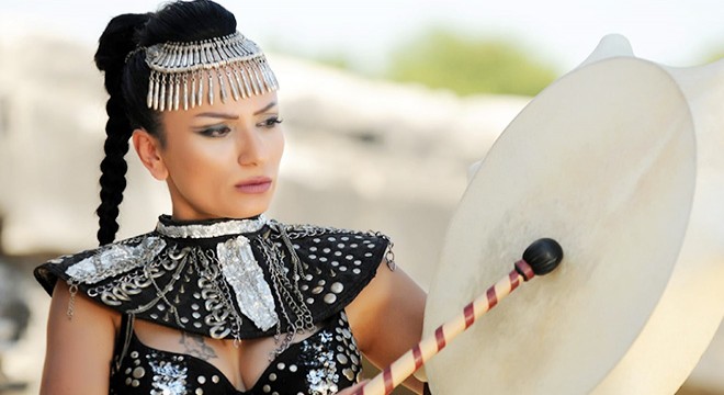 Yeliz Tek'ten Apollon Tapınağı'nda klip