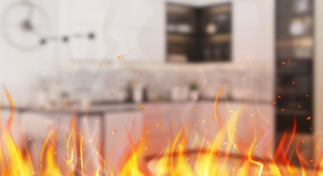 Yemek yaparken mutfakta çıkan yangında ağır yaralandı