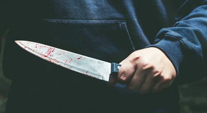 Yengesini bıçaklayıp, 3'üncü kattan atladı