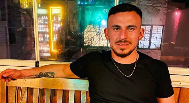Yeni aldığı tüfeği temizlerken kazara kendini vurdu