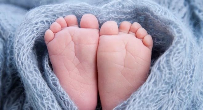Yeni doğmuş bebeğini çöpe bırakan kadın yakalandı