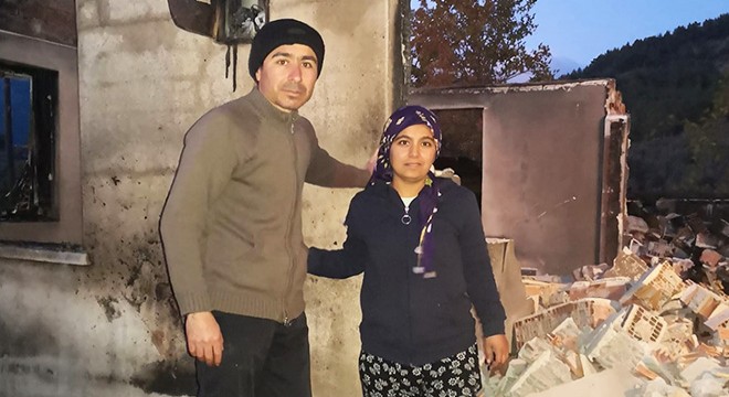 Yeni evli çiftin eviyle birlikte paraları da yandı