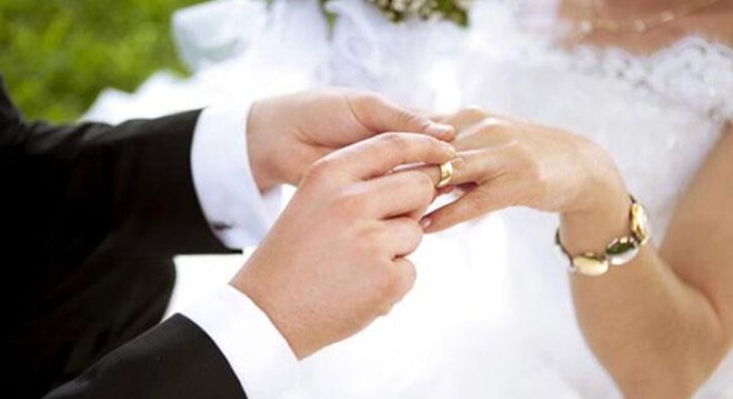 Yeni evli çiftler, balayı ve eğlenceden vaçgeçmedi