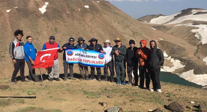 Yeni rotadan Süphan Dağı'da tırmandılar
