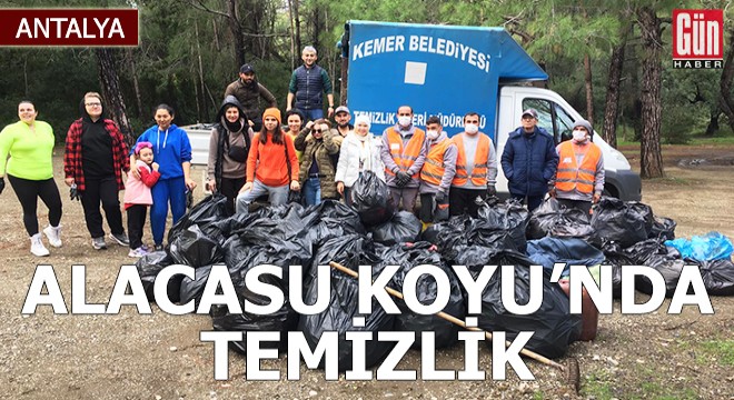 Yerleşik yabancılar Alacasu Koyu'nda temizlik yaptı