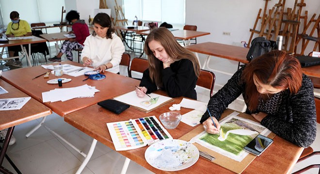 Yerleşik yabancı kadınlar, resim kursunda buluşuyor