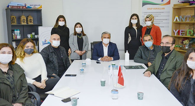 Yeşilay'ı ziyaret etti