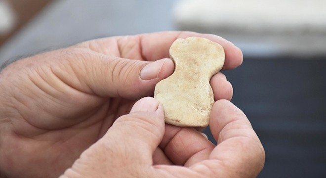 Yeşilova Höyüğü'nde 5 bin yıllık mermer idol bulundu