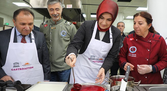 Yiğitbaşı, öğrencilerle tatlıları süsledi