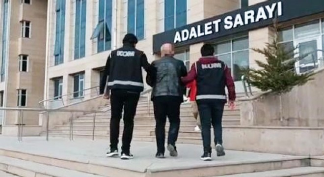 Yıkılan sitenin müteahhidi İran'a kaçarken yakalandı