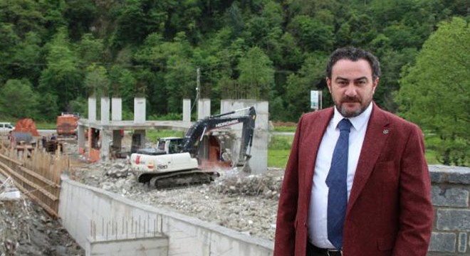 Yıkım kararı alınan kaçak yapıyı, sahibi yıktı