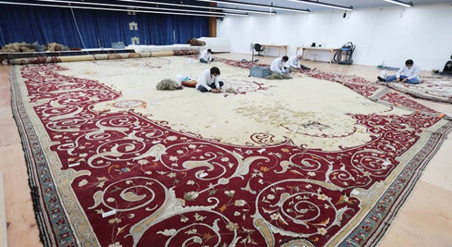 Yıldız Şale Köşkü'nün tarihi halısı restore ediliyor