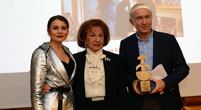 Yılın Kadını Ödülü Suna Kıraç'a