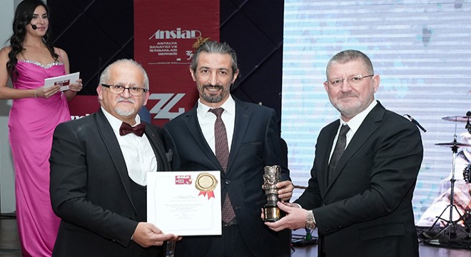 Yılın haber ödülü Mehmet Çınar ın oldu