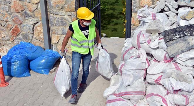 Yılmaz Özdil'in villasındaki kaçak eklentilerin yıkımı sürüyor
