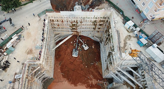 Yol çöktü; 2 güvenlik görevlisi öldü