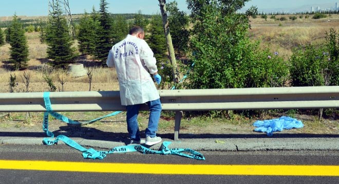 Yol kenarında erkek cesedi bulundu