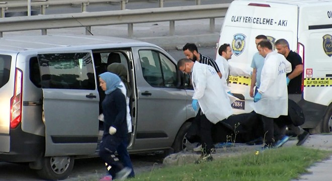 Yol kenarında kadın cesedi bulundu