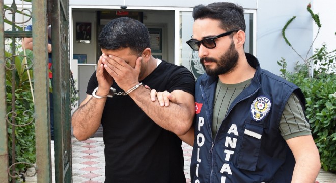 Yolcu gibi bindiği otobüste hırsızlık yaptı