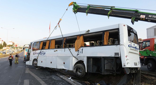 Yolcu otobüsü devrildi: 1'i ağır, 9 yaralı