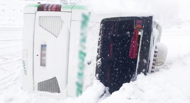 Yolcu otobüsü devrildi; 12 yaralı