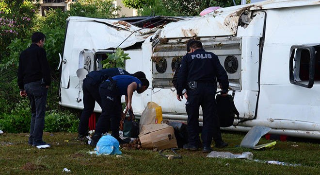 Yolcu otobüsü devrildi: 2 ölü, 29 yaralı