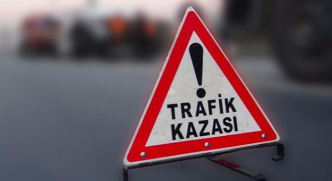 Yolcu otobüsü ile otomobil çarpıştı: 2 yaralı