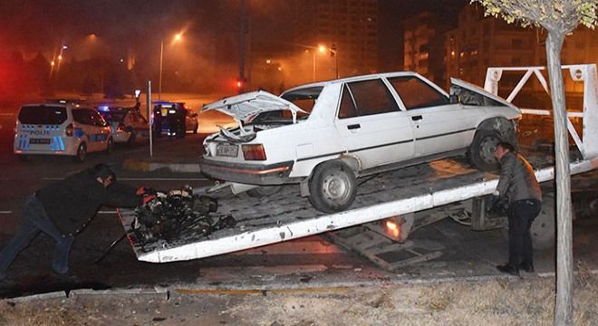 Yolcu otobüsü ile otomobil çarpıştı: 1 ölü, 1 yaralı