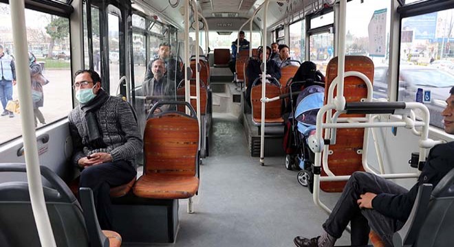 Yolcunun yanına oturunca otobüsten indirildi